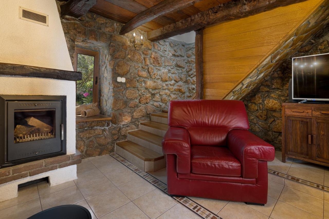 Stone Lady Holiday Home With Pool&Hot Tub,Sauna,Bbq,Garden Rasopasno Екстериор снимка