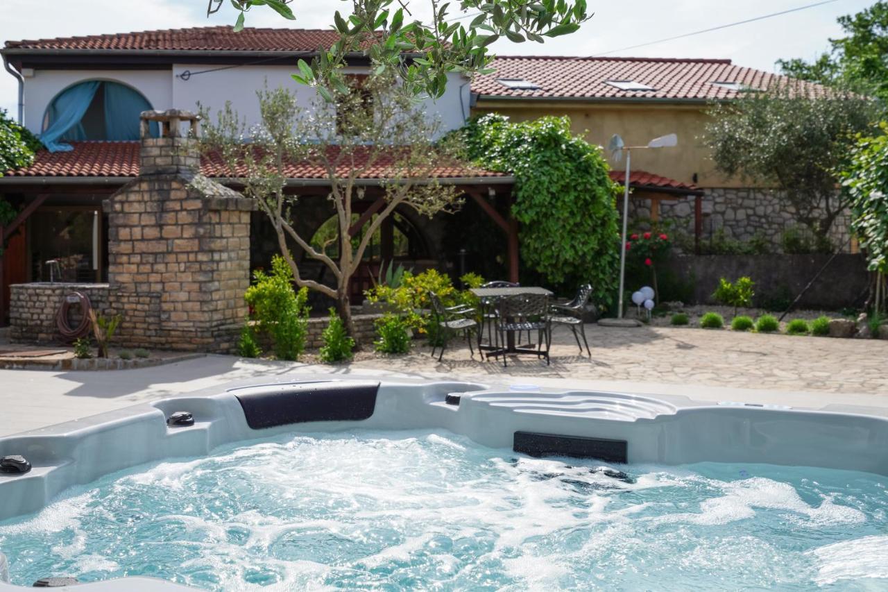 Stone Lady Holiday Home With Pool&Hot Tub,Sauna,Bbq,Garden Rasopasno Екстериор снимка